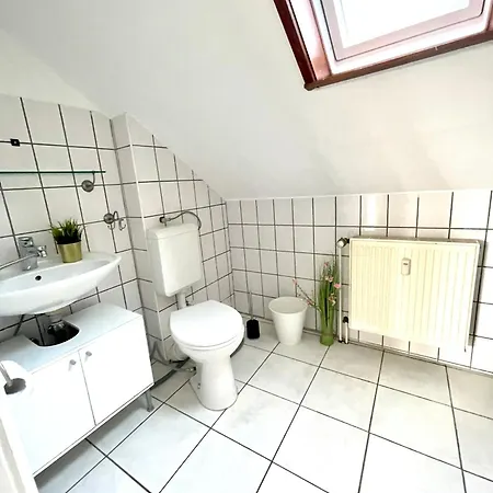 Ferienwohnung Fuer 5 Personen, Gemuetlich Und Moebliert *