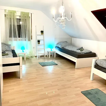 Ferienwohnung Fuer 5 Personen, Gemuetlich Und Moebliert Stein bei Nurnberg